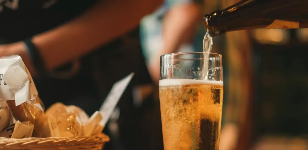 Pourquoi la bière fait-elle pisser ?