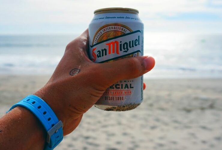 bière soleil sur la plage